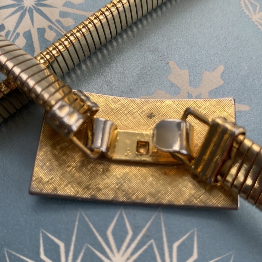 Vintage Metal Coil Stretch Belt with Social Security Card Belt Buckle sz Small - Picture 4 of 8